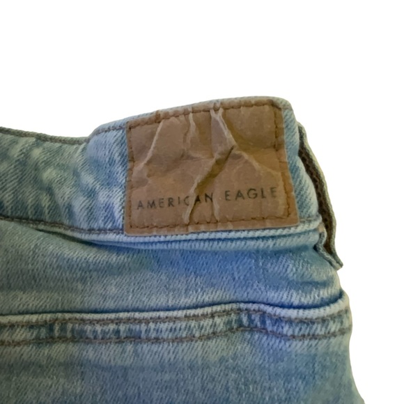 American Eagle Mom Denim Jeans Light Blue Wash Slight Stretch Size 6 Short - Picture 9 of 12